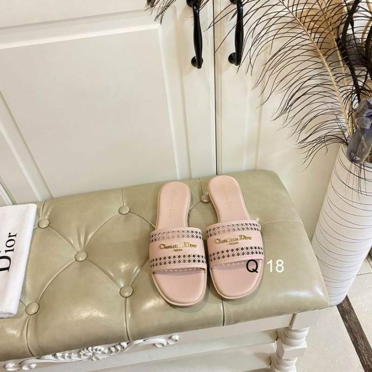 Picture of Dior Slippers _SKUDiorsz35-40Y11012926